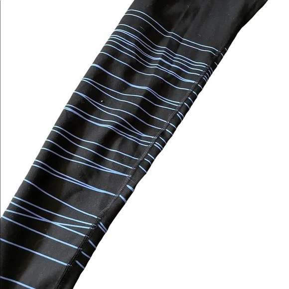 Old Navy Black and Blue Leggings Pants size Medium - Picture 3 of 5